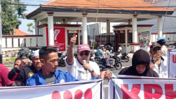 LSM FORMAT Gelar Aksi Damai di Kantor KPP Pasuruan