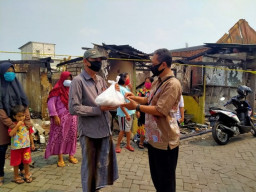 MCCC Krembangan Beri Bantuan Paket Sembako