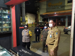 Camat Wonocolo Tindak Tegas Pelanggar Protokol Kesehatan