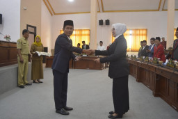 Ketua TP-PKK Periode 2013/2018 Sampang Resmi Dilantik Anggota DPRD