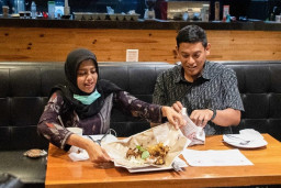 Wali Kota dan Ketua TP PKK Kota Kediri Live di Medsos Review Produk