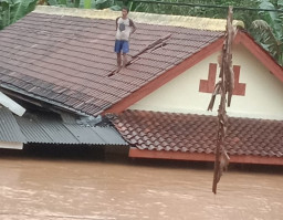 Ketinggian Banjir di Malang Capai 2 Meter, 1 Dusun Terisolasi