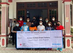 Synergy Berikan Donasikan Uang Tunai dan Suplemen Kesehatan Untuk Korban Erupsi Semeru