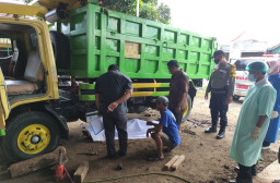 Sopir Tewas Tergencet saat Perbaiki Truk