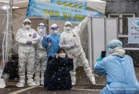 Hari ini, Lansia Korsel Divaksin, Juli Boleh tak Bermasker