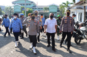 Wali Kota Blitar bersama Kapolres Blitar Kota Tinjau Langsung di Pasar Hewan Pantau PKM