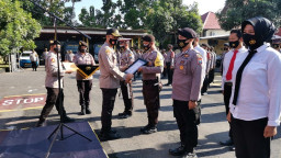 Kapolres Blitar Kota Beri Penghargaan kepada 7 Polisi Berprestasi