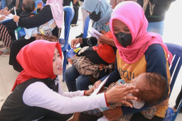 143 Keluarga Balita Stunting Terima BLT DBHCHT