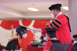 Luring Terbatas, Untag Surabaya Kukuhkan 721 Wisudawan Merah Putih