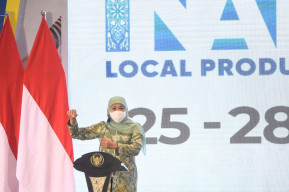 Sabet Penghargaan Dari Kadin, Khofifah: Pasar Dalam Negeri Jadi Potensi Kuat Bagi Jatim