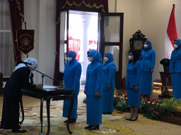 Lantik Pengurus BKOW Jatim, Gubernur Khofifah Ajak Pengurus Fasilitasi Kebutuhan Minyak Goreng Bagi Pelaku UMKM