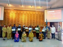 Pemkot Berikan Anugrah Adiwiyata Ke Belasan Lembaga Pendidikan
