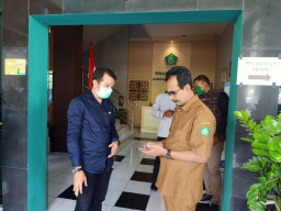 Datangi Dinsos, Adam Rusydi Pastikan Bantuan JPS Tepat Sasaran di Sidoarjo