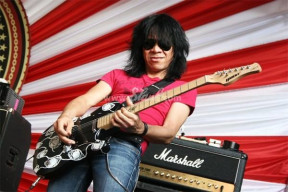 Gitaris Slank, jadi Komisaris Telkom