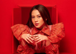 Zara Dituntut Beradegan Mesra