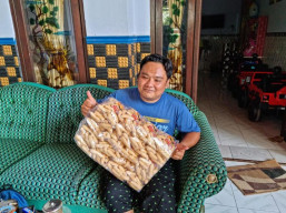 Dari Usaha Rumahan, Kini Sukses Bisnis Kerupuk Tengiri hingga Luar Jawa