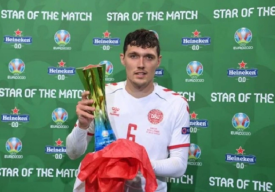 Cetak Gol Kemenangan dengan Tendangan Roket 27 meter