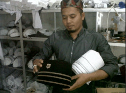 Lulusan Paket C yang Sukses Produksi Peci hingga Luar Negeri