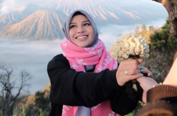 Dikritik Cabut Bunga Edelweiss yang Dilindungi