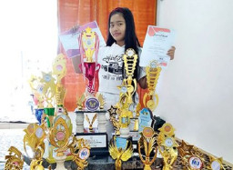 Koleksi Puluhan Piala Ajang Perlombaan Hingga Ranah Internasional