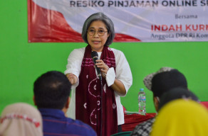 Terima Aduan Dari Warga Lakarsantri, Indah Kurnia Serukan Waspada Pinjol Ilegal