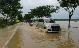 Jalan Penghubung di Sampang Tergenang Banjir