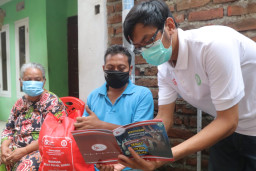 OJK Gelar Penyuluhan Waspada Jerat Pinjaman Online Illegal Secara Door to Door di Sidoarjo