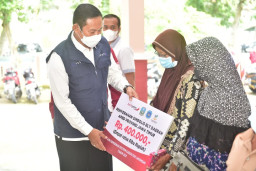 BLT dari Provinsi Disalurkan, Warga Lamongan Riang Gembira