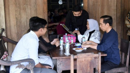 Jokowi, Makan Lodeh di Warung Kopi Klotok