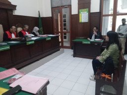 Bawa Cincin Star Saphhire Milik Suaminya, Istri Jadi Terdakwa