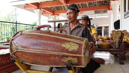 Bolo Tetap Lestarikan Gamelan di Sela Pekerjaannya Sebagai Petani