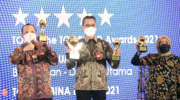 TOP BUMD Award 2021, Bank Jatim dan Pemprof Jatim Borong Panen Penghargaan