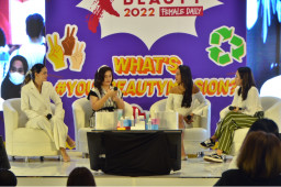 Kenalkan NAMA, Luna Maya Bikin Histeris Pengunjung Pameran Produk Kecantikan