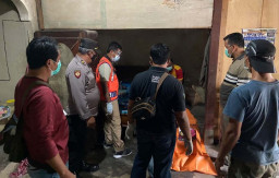 Lansia Dibunuh Cucu dengan Cangkul