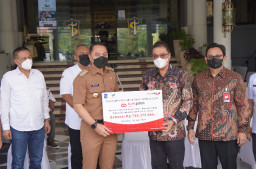 Serahkan CSR Kepada Pemkot Surabaya, Bank Jatim Bantu Percepatan Pelayanan Masyarakat Kota Surabaya