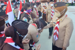 Lepas Peserta Jambore Nasional XI Kontingen Pramuka Jatim, Khofifah Pesan Misi Perdamaian