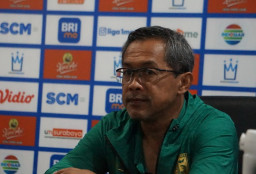 5 Pelatih Klub Dipecat, Aji Santoso Nilai Kompetisi Liga 1 Paling Kejam