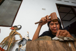 FOTO: Pembuatan Ulang Wayang Kulit Jawa Timuran