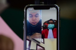 Curi HP Teman Kos, Slamet Diadili