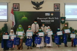 Dharma Wanita Persatuan BKKBN Jatim Berbagi Santunan Anak Yatim