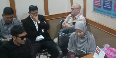 Desta dan Natasha Cerai, Tapi Tetap Komunikasi