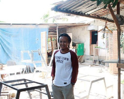 Resign Kerja Migas, Sukses Geluti Dunia Kayu Belanda