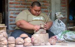 Didiagnosis Metabolisme, Eko Eksis Bisnis Kerajinan Batok Kelapa