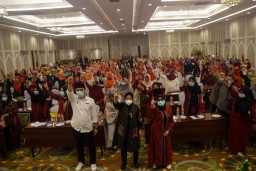 Tokoh Perempuan Madura Bersatu Kawal Kemenangan Eri - Armuji