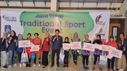 Peringati Hari Ibu, PORTINA Jatim Gelar Pertandingan Olahraga Tradisonal Hadang