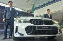 BMW Astra Resmi Luncurkan Sang Legenda Seri 3 Terbaru di Surabaya