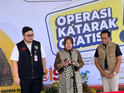 Mensos Bantu 300 Penderita Katarak di Kediri