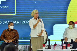 Hadiri Sosialisasi Undang-Undang Harmonisasi Peraturan Perpajakan, Indah Kurnia Himbau Masyarakat Kelola Pajak Dengan Baik