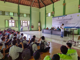 Lebih Deket dengan Generasi Muda, PLN UPT Madiun Langsungkan PLN Goes to School