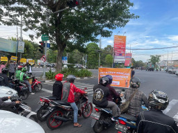 Puluhan Guru Terima Laptop dan Uang Tunai Guna Tunjang Kompetensi Pengajar